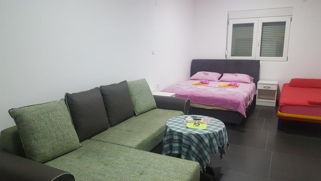 Apartments F Podgorica Eksteriør billede